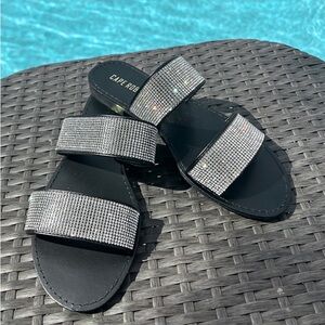 🤩 Blingy slip-on sandals! 🤩